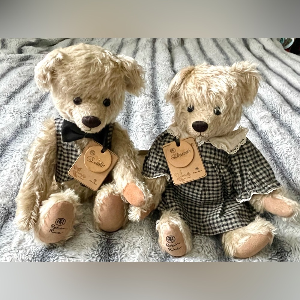 Limited Edition Country Life Bears Eddie (76/1000) and Elizabeth (239/500)